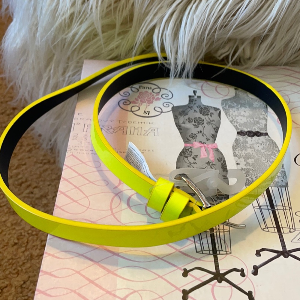 Neon belt in lime yellow color. NWT